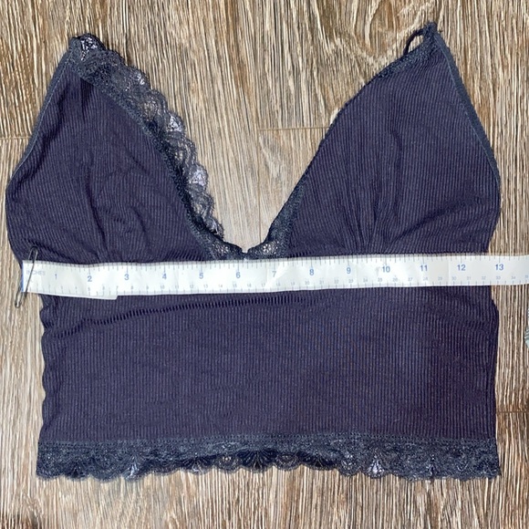 3 Small bralettes. No brand. Excellent used condition - Picture 3 of 9